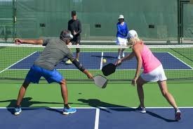 2020 赛季：MLB 官方首次允许球队在球场看台放置球迷的照片纸板，以填补空位